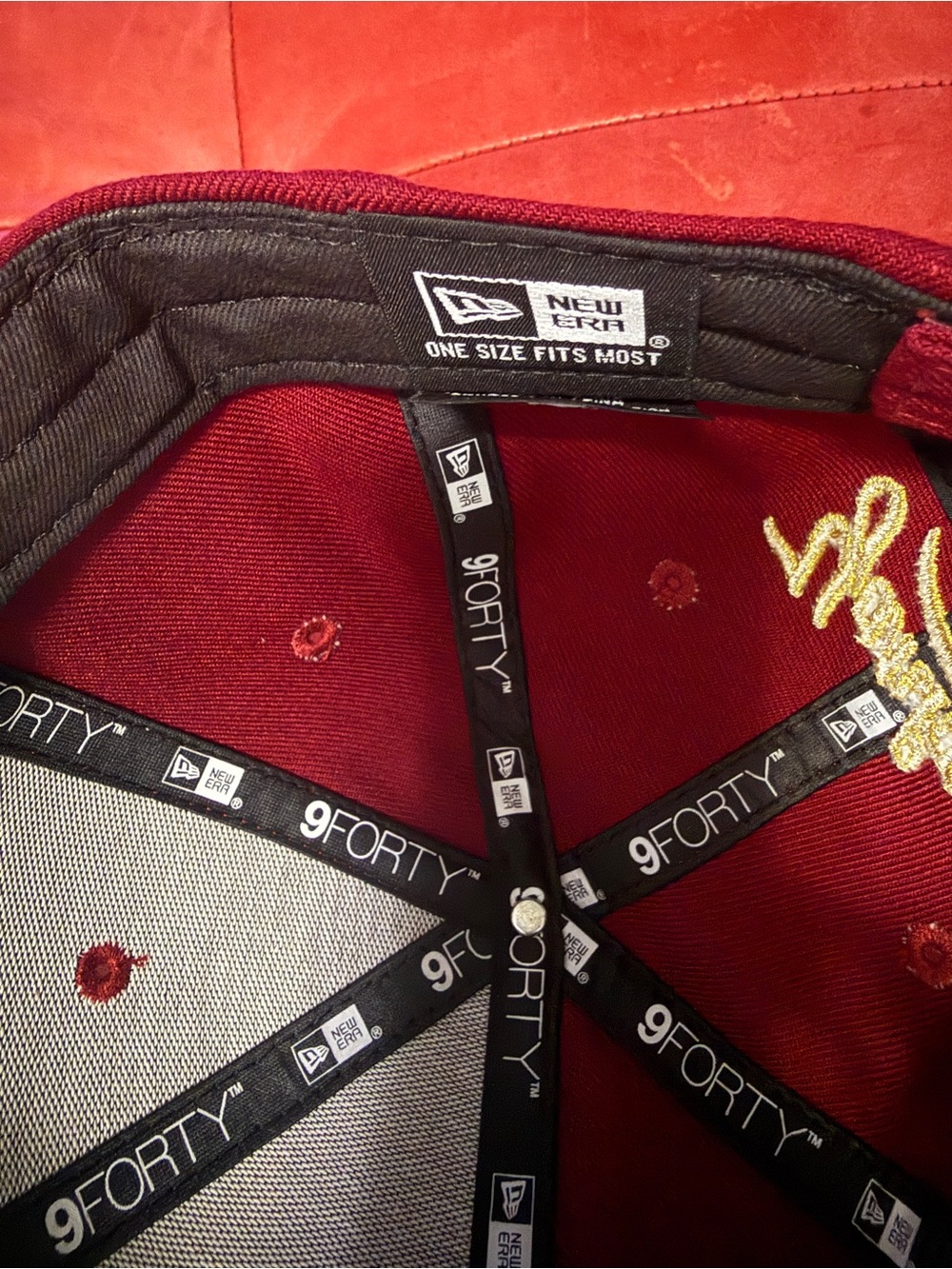 New Era Adjustable 9FORTY Maroon Hat with Gold NY Yankees Logo size OSFM - Picture 4 of 4